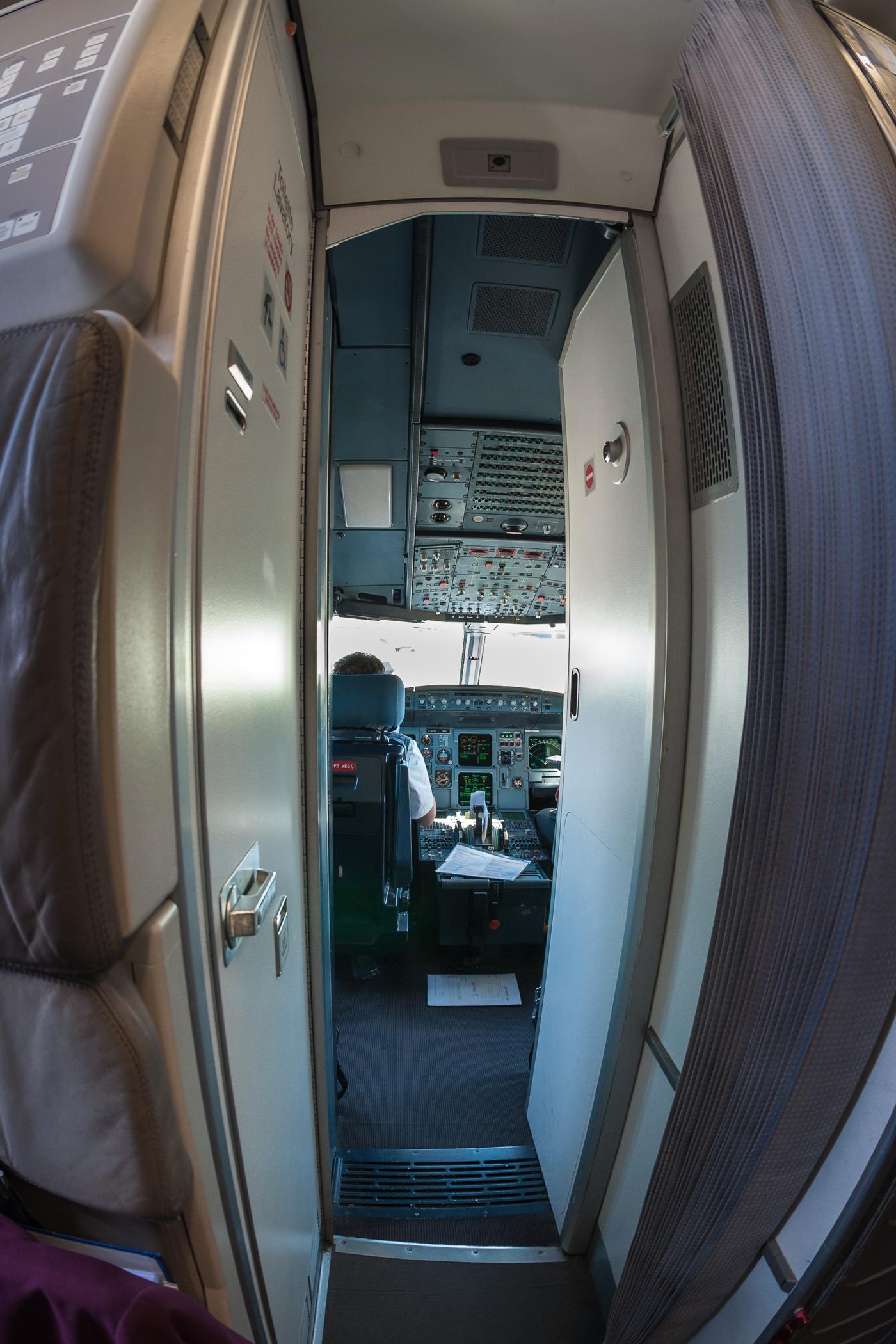 Porta reforçada da cabine de comando de um Airbus A319